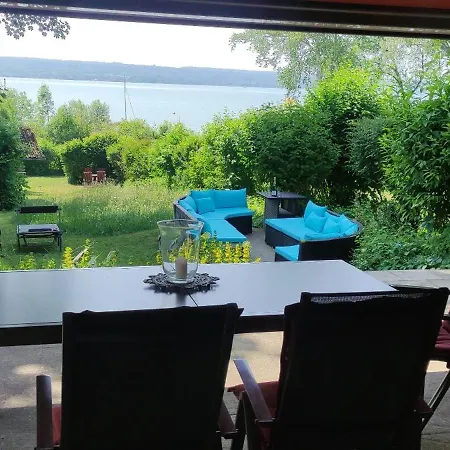 Ammersee Traum Von Bett Und Terrasse ヘルシング・アム・アンマーゼー