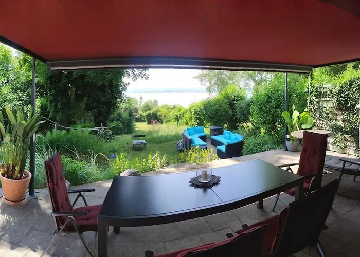 Ammersee Traum Von Bett Und Terrasse ヘルシング・アム・アンマーゼー